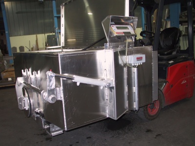 Fischtransportbehaelter mit eichfaehiger Waage.JPG